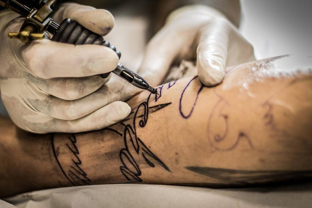 Jak nauczyć się robić tatuaże?